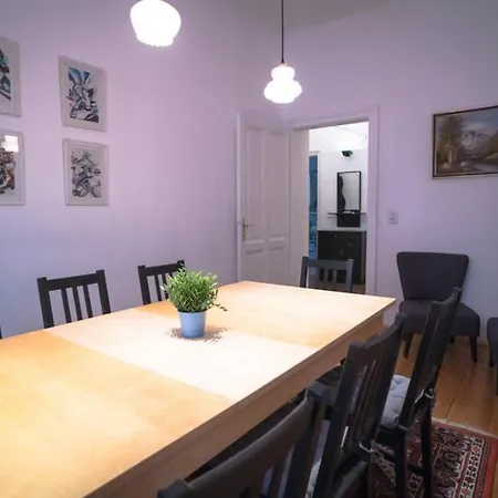 Lejlighed Cosy And Spacious In The Heart Of *