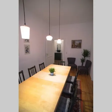 Cosy And Spacious In The Heart Of Apartmán